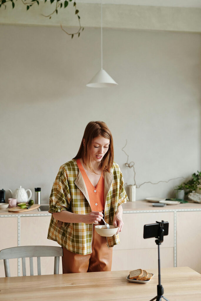 dopamin és kiégés - egy lány vlogol főzés közben