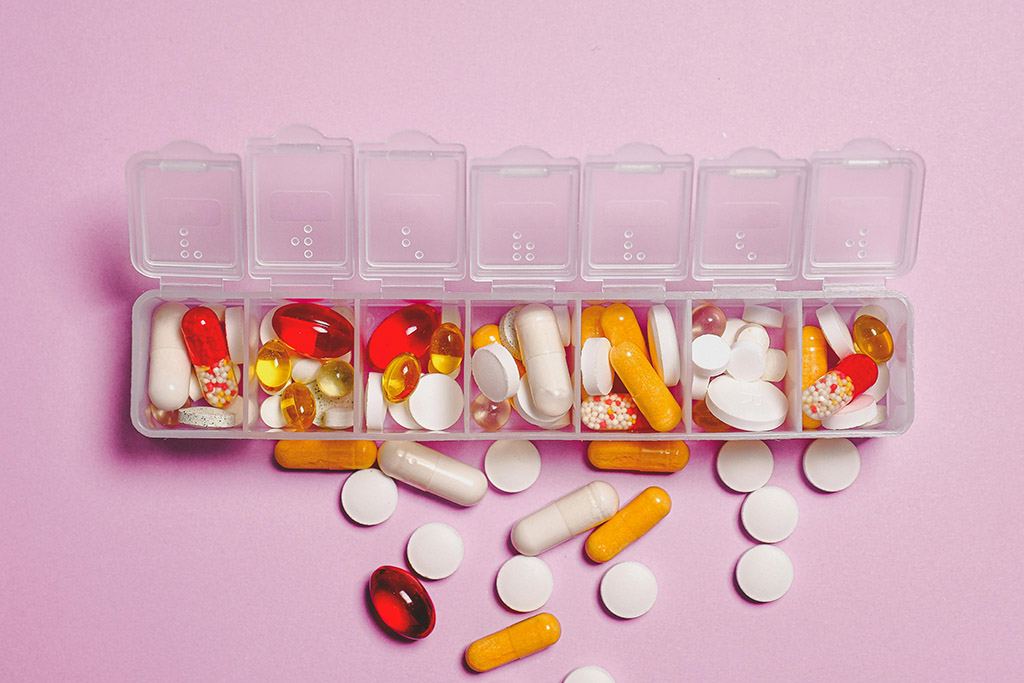 Vitaminok napi adagolóba szórva